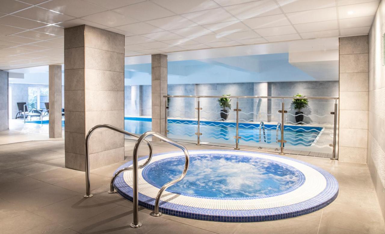 Nutfield Priory Hotel & Spa Редхил Екстериор снимка