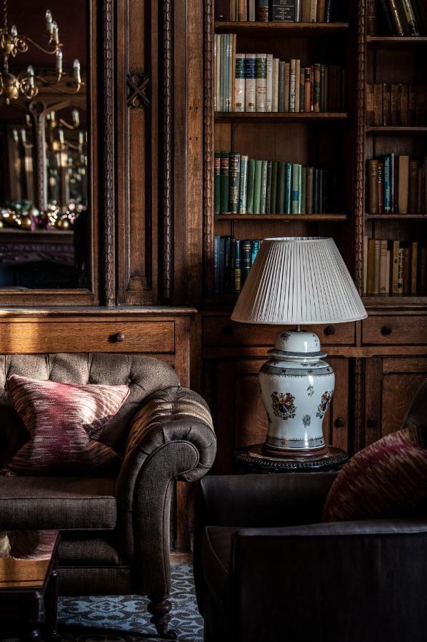 Nutfield Priory Hotel & Spa Редхил Екстериор снимка