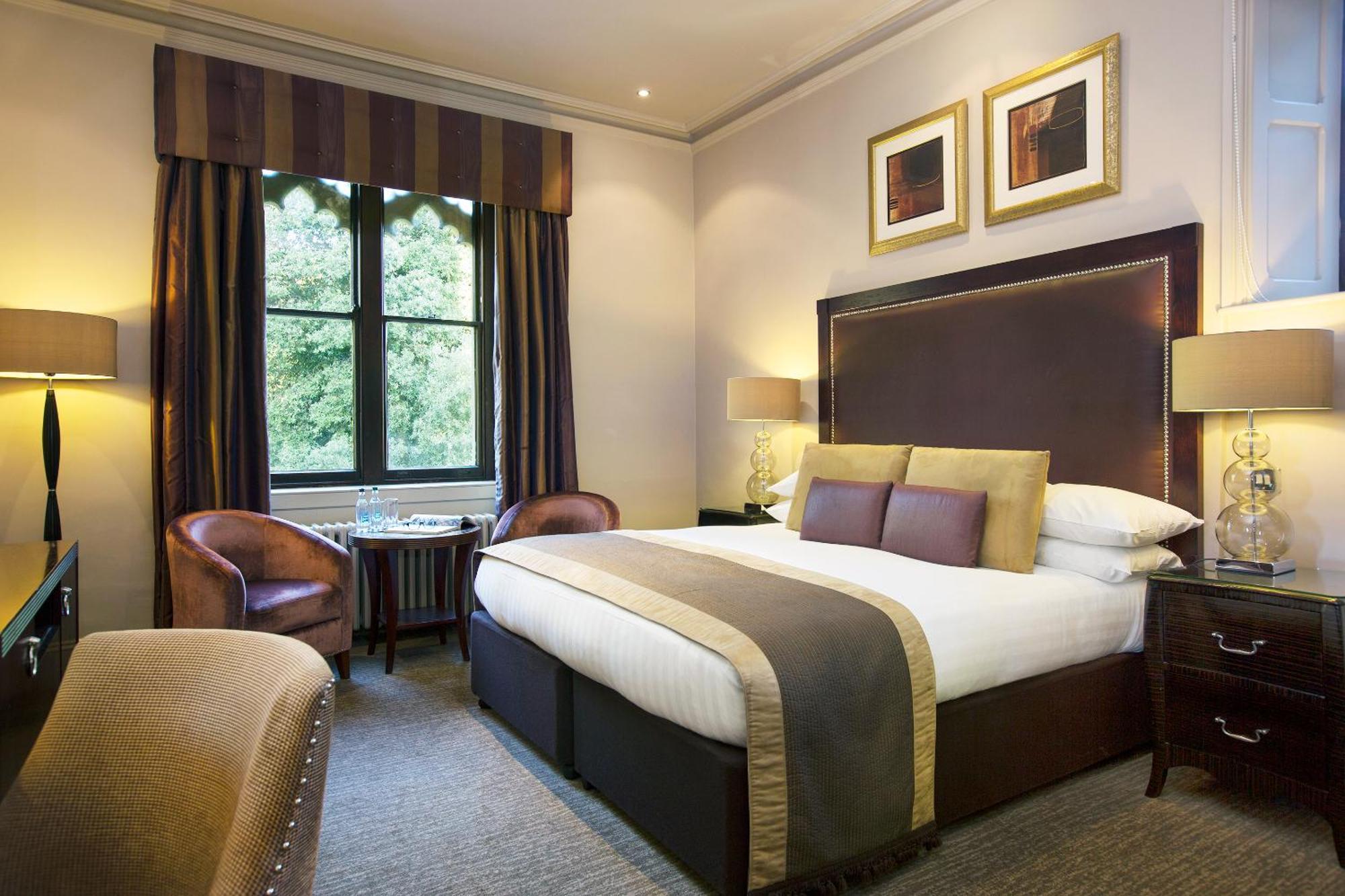 Nutfield Priory Hotel & Spa Редхил Екстериор снимка