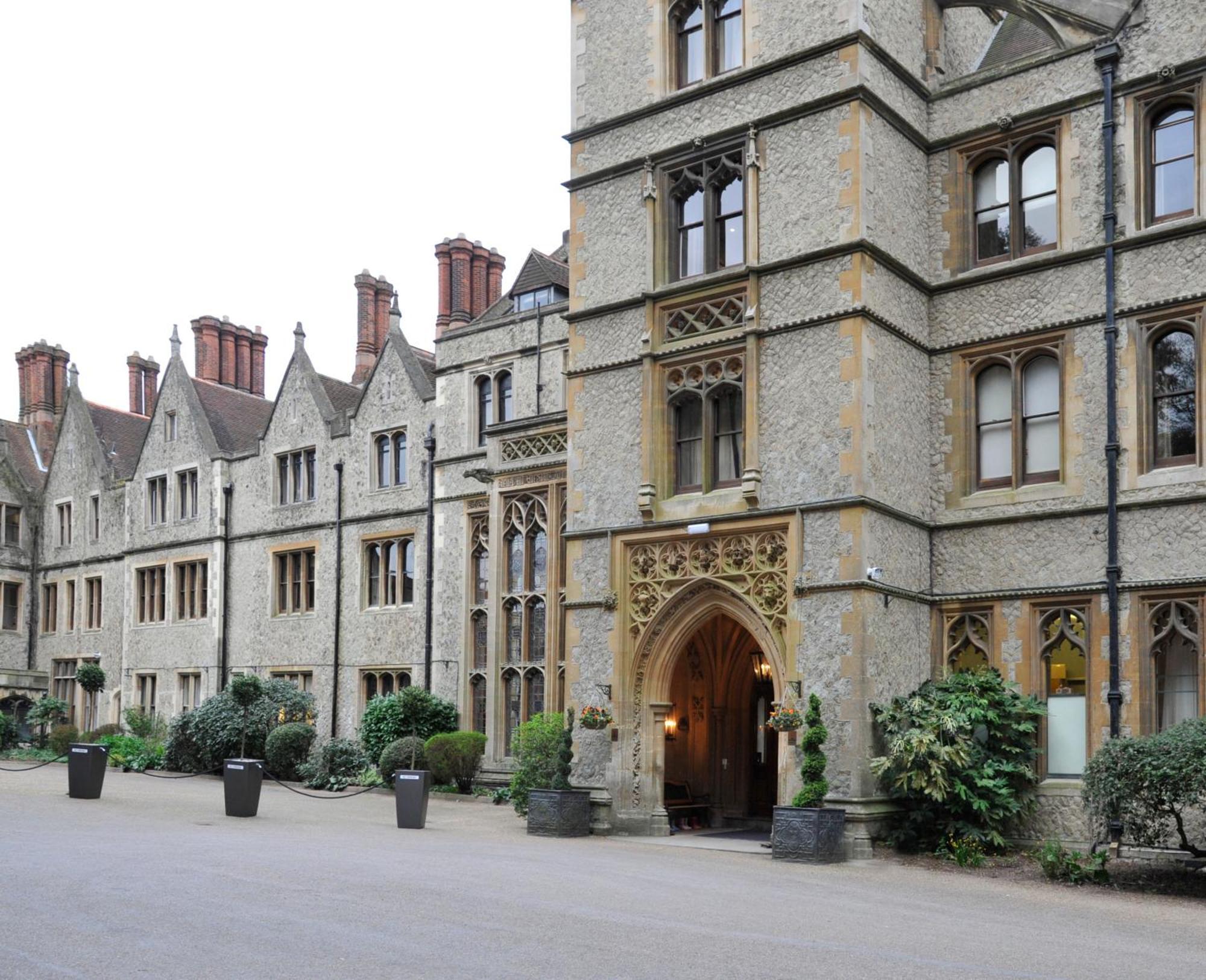 Nutfield Priory Hotel & Spa Редхил Екстериор снимка