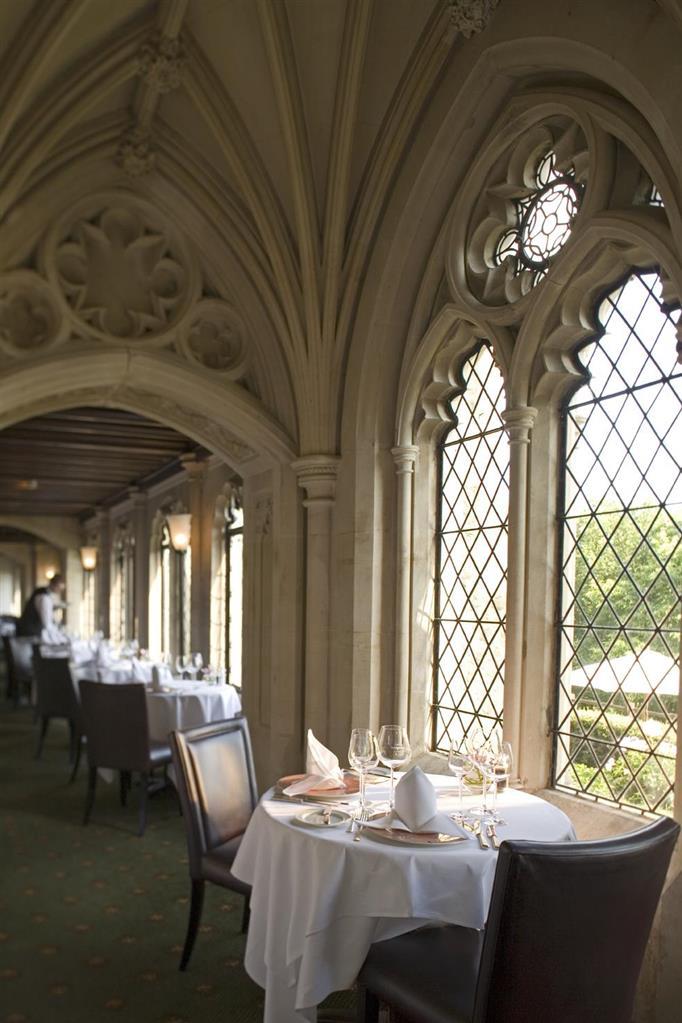 Nutfield Priory Hotel & Spa Редхил Ресторант снимка