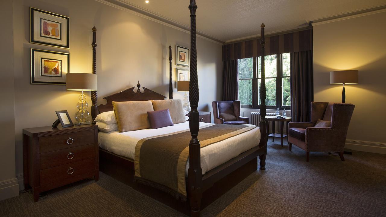 Nutfield Priory Hotel & Spa Редхил Екстериор снимка