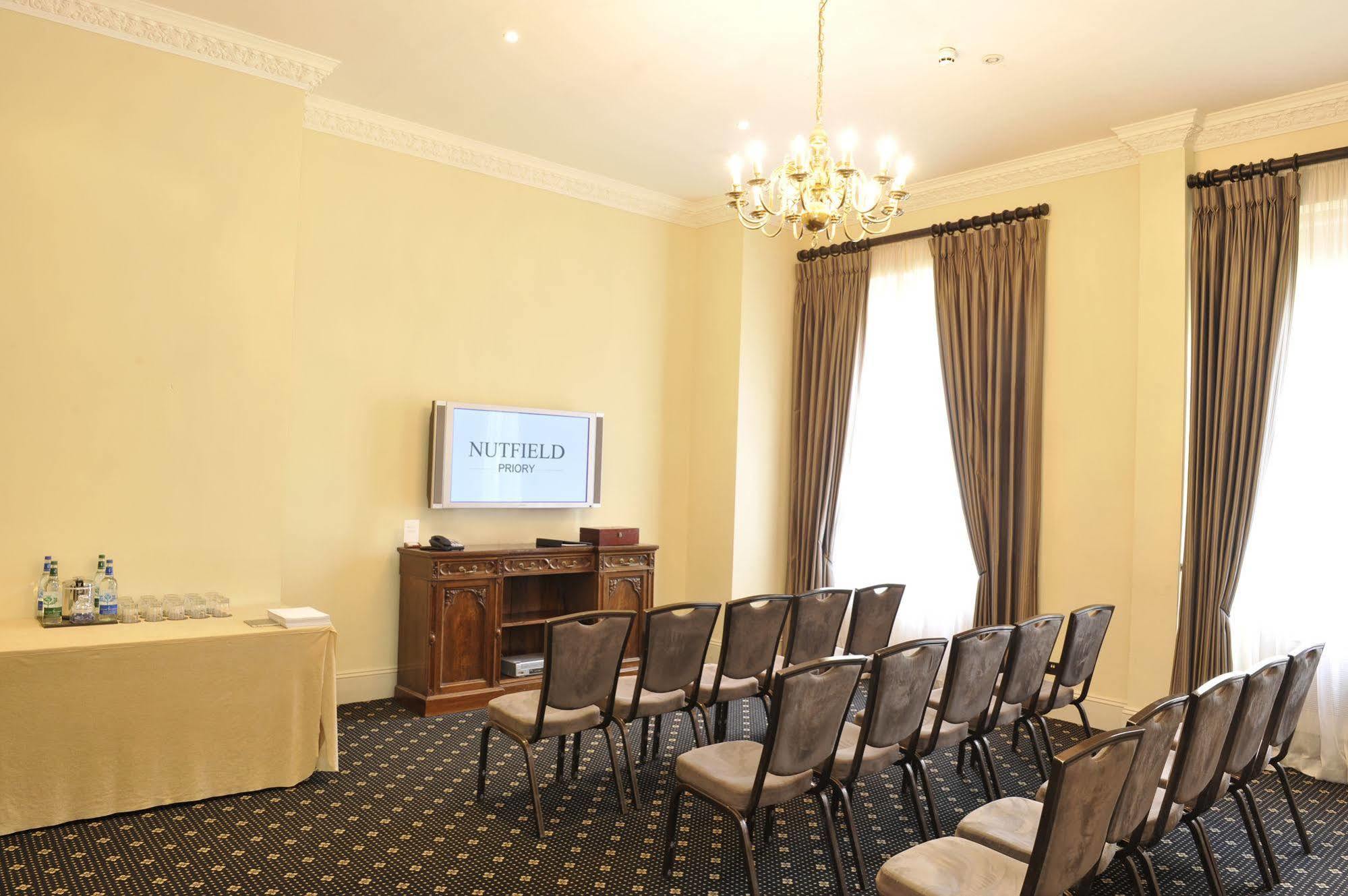 Nutfield Priory Hotel & Spa Редхил Екстериор снимка