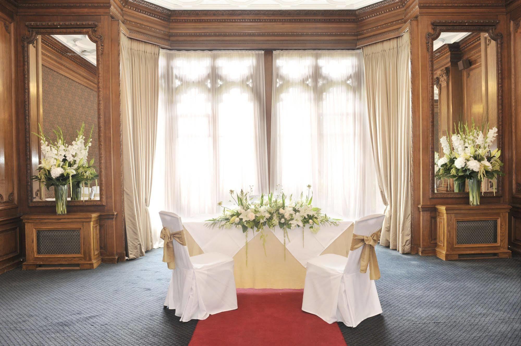 Nutfield Priory Hotel & Spa Редхил Екстериор снимка