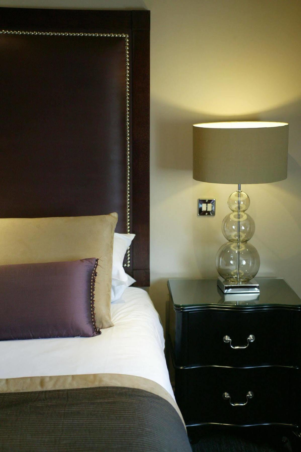 Nutfield Priory Hotel & Spa Редхил Екстериор снимка